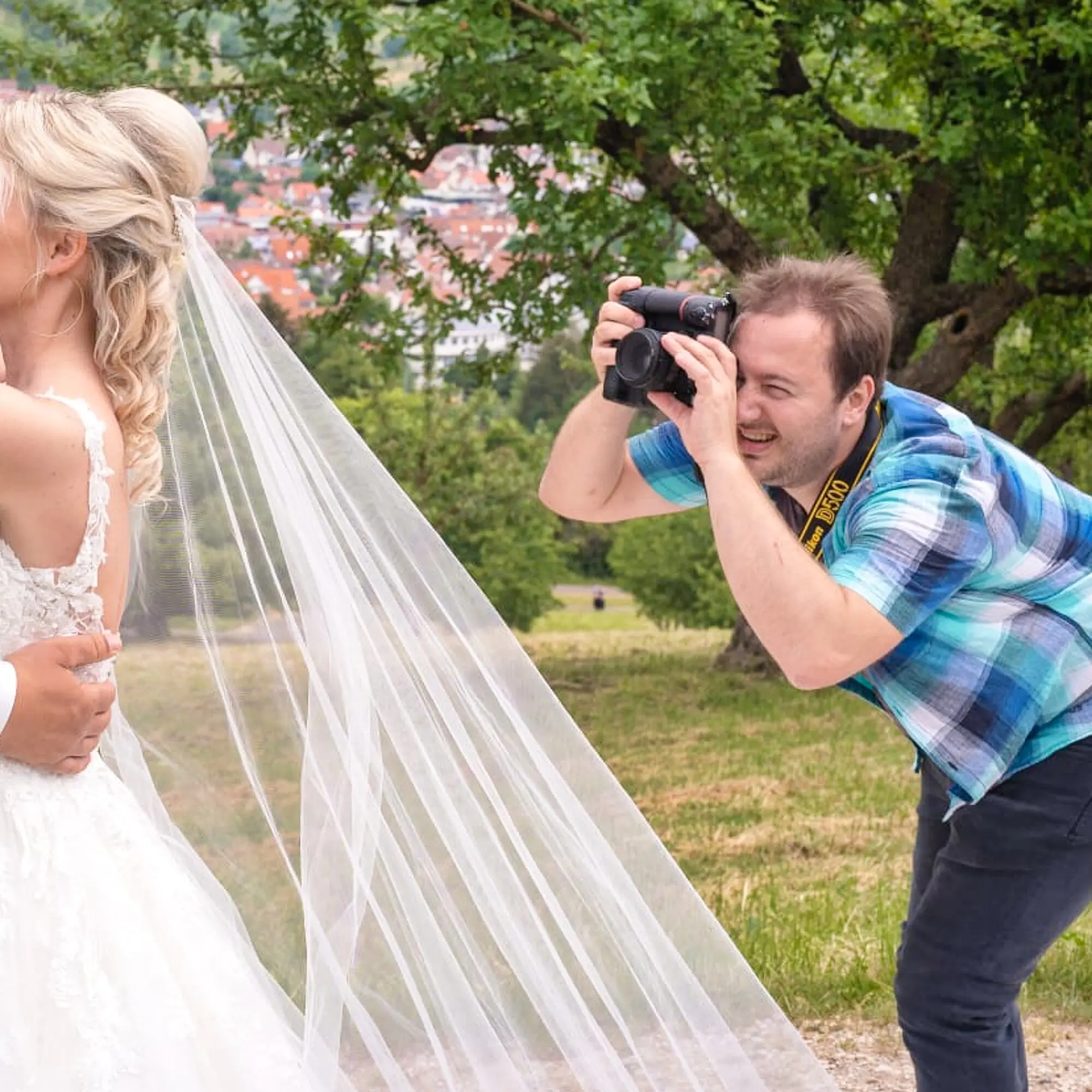 Dominik Junger beim Brautpaarshooting fotografieren